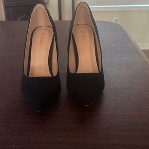 Dream Pairs Classic Black Heels
